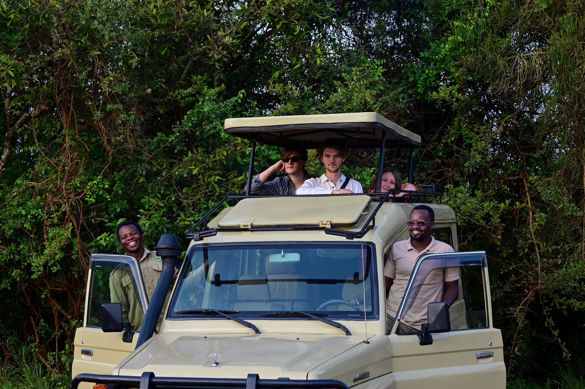 Rwanda Cars for Rental with Professional Drivers, car hire with driver, rwanda cars for rental with driver, car hire rwanda with a driver, 4x4 car rental with a driver, Rwanda Car Rental Services for Nyungwe National Park