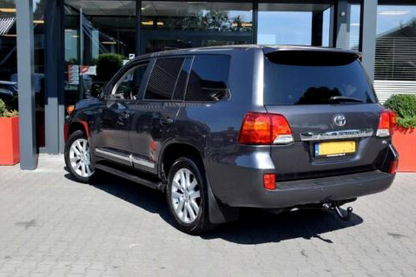 Toyota Landcruiser V8 – $150