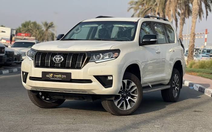 Luxury 4x4 car hire East Africa