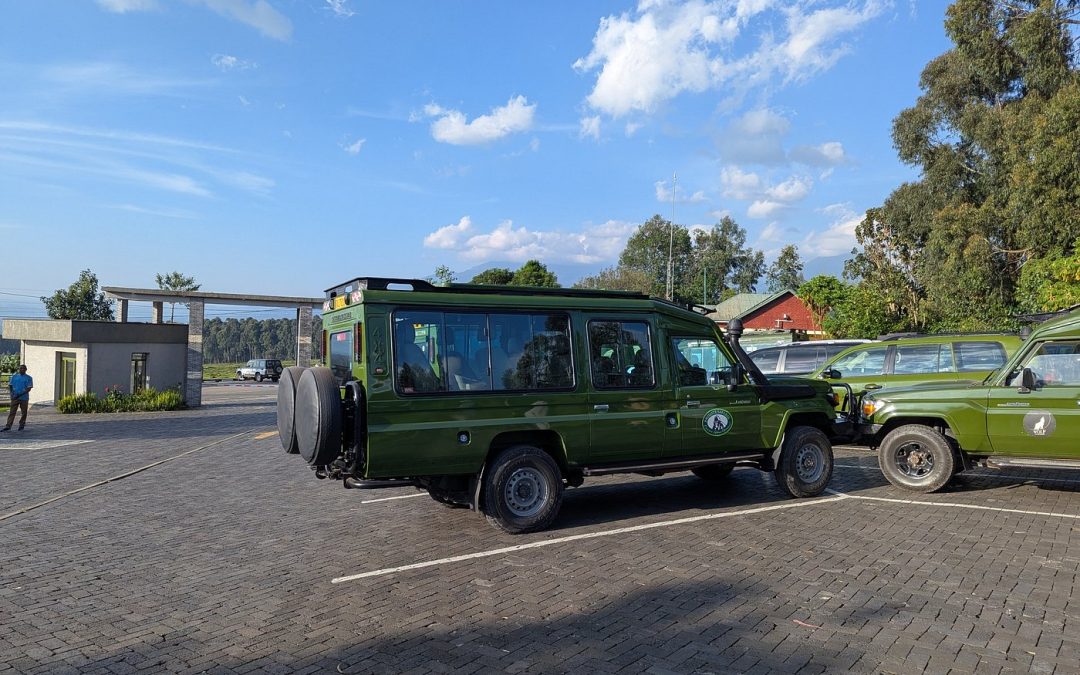 Land Cruiser Prado rental to Volcanoes National Park